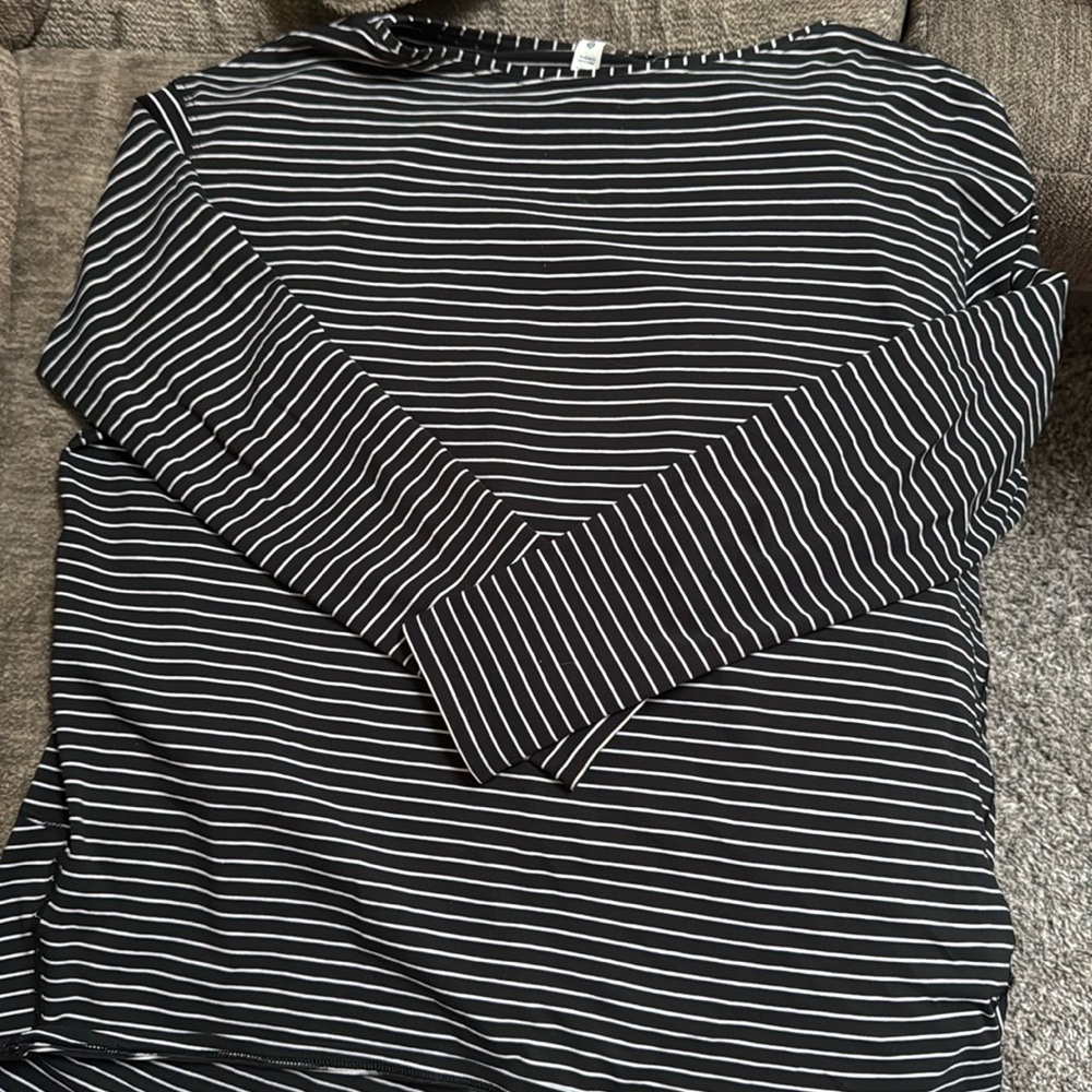 Lululemon women’s long sleeve shirt sz 8